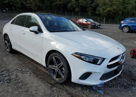 2021 Mercedes-Benz A 220 4Matic z USA, uszkodzony, nr VIN W1K3G4FB8MJ314249